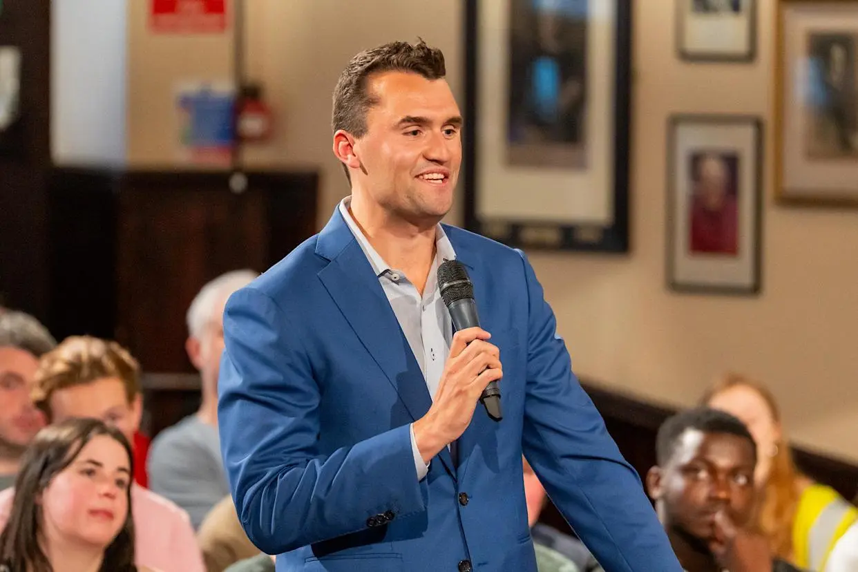 charlie kirk speaking holding mic in Oval office